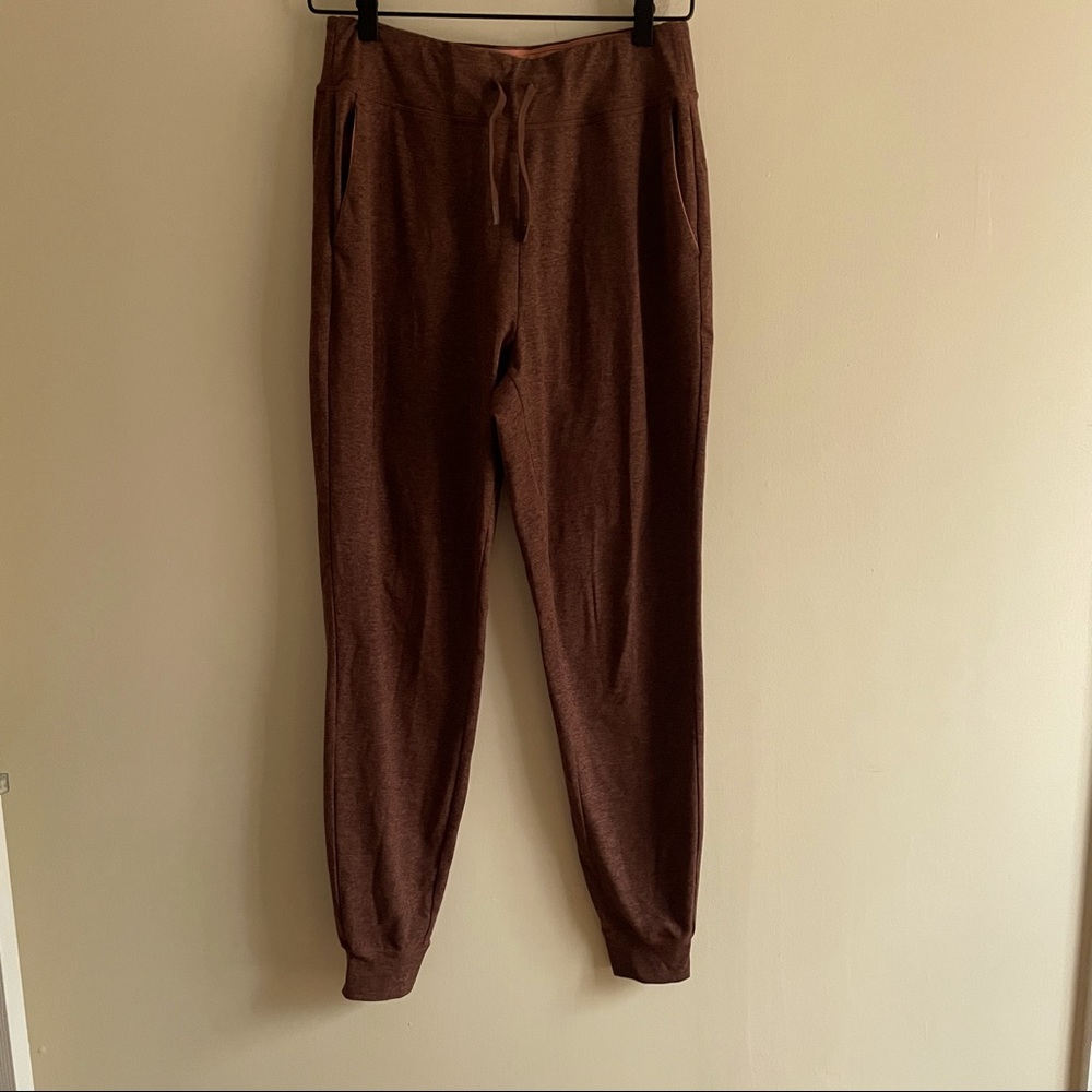 REI carve designs womens jogger pants size xs. Excellent nwot condition!